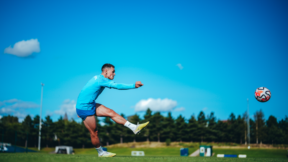 SKY BLUE : Phil Foden crossing from range. 