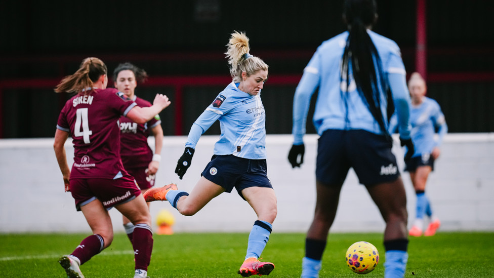 FIZZER  : Coombs rounds off the scoring.