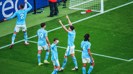 Manchester City kini turun ke peringkat tiga klasemen
