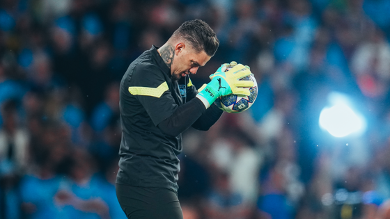 Ederson é um dos 3 finalistas ao prêmio de melhor goleiro da Fifa 2023