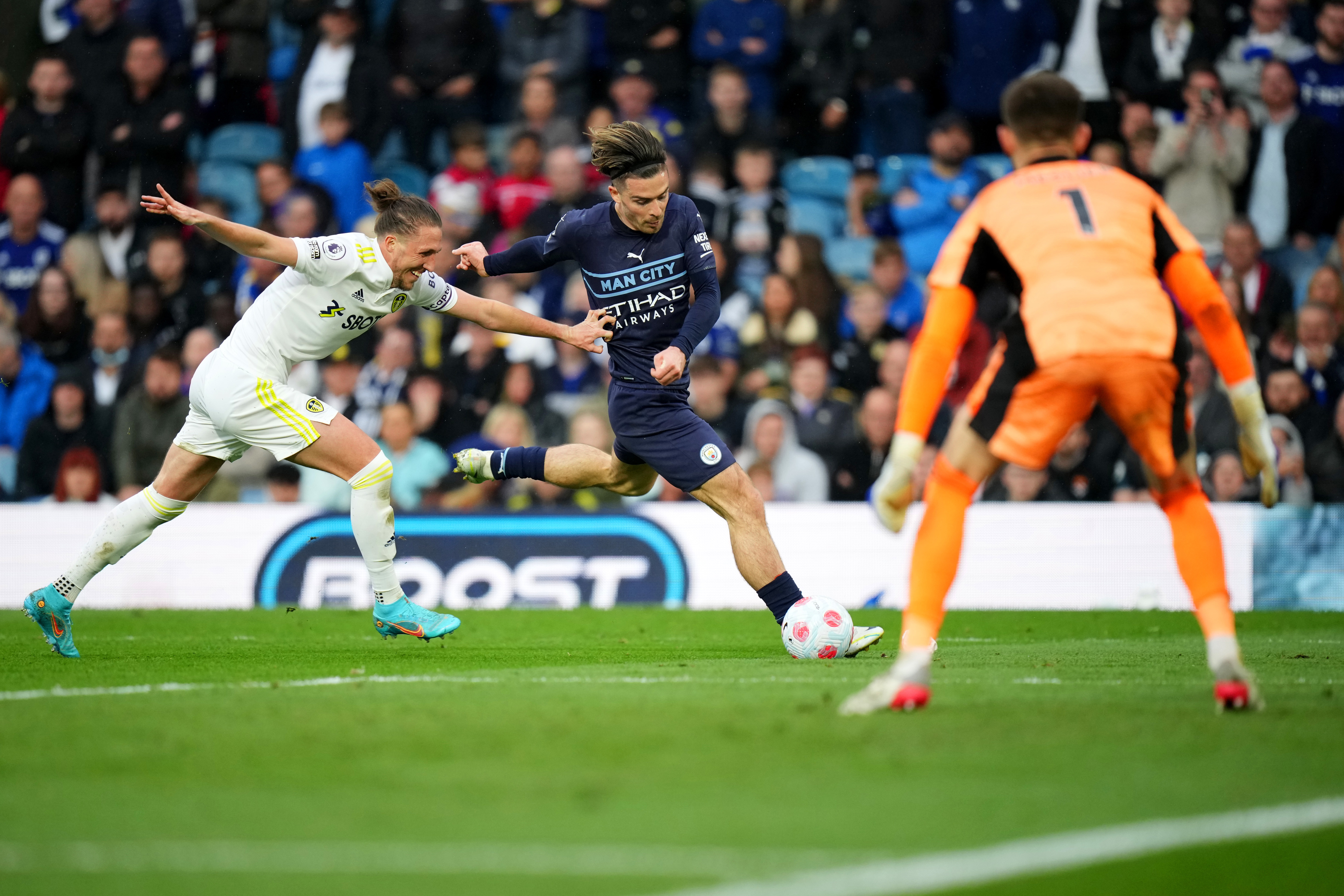 ÚLTIMO ENCONTRO : Jack Grealish em ação na última vez que enfrentamos o Leeds. 