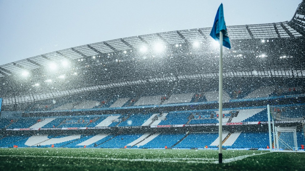 SNOWY ETIHAD : Our home gets a white makeover ahead of the visit of the Hammers!
