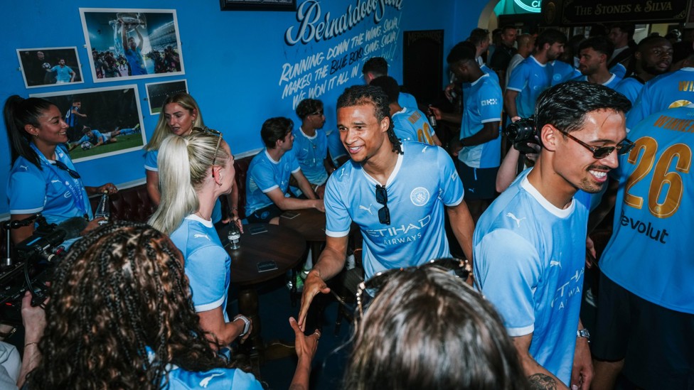 A REAL PARTY : Nathan Ake meets Kerolin in a crowded Stones and Silva pub