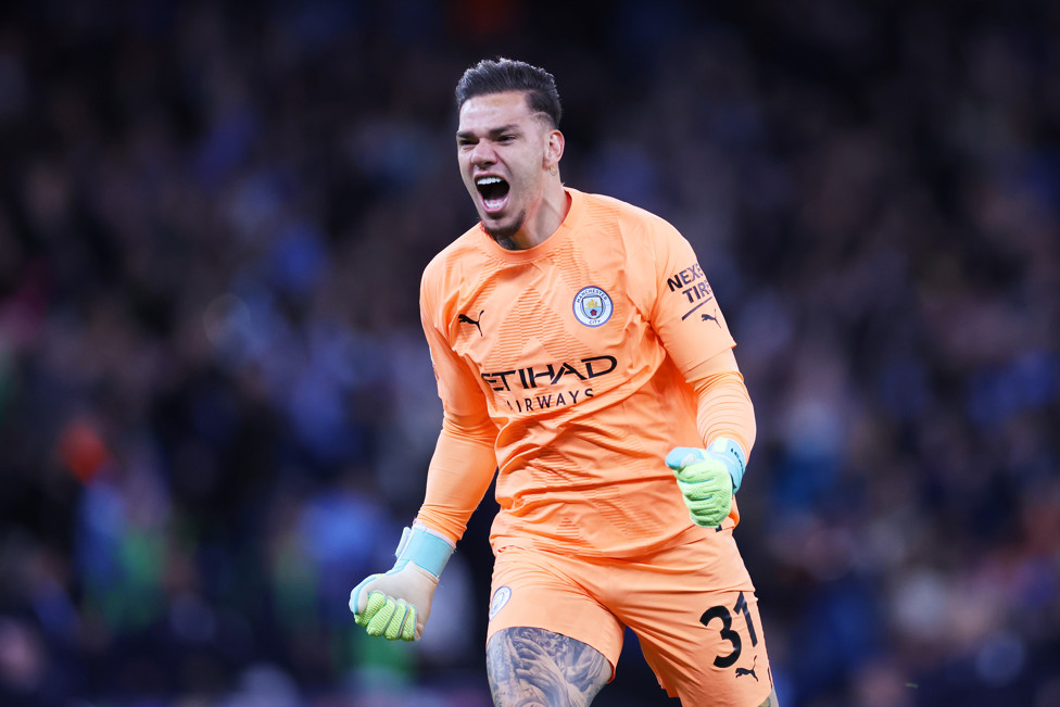 EDERSON COMEMORA APÓS OS 4 A 0 NO REAL MADRID!