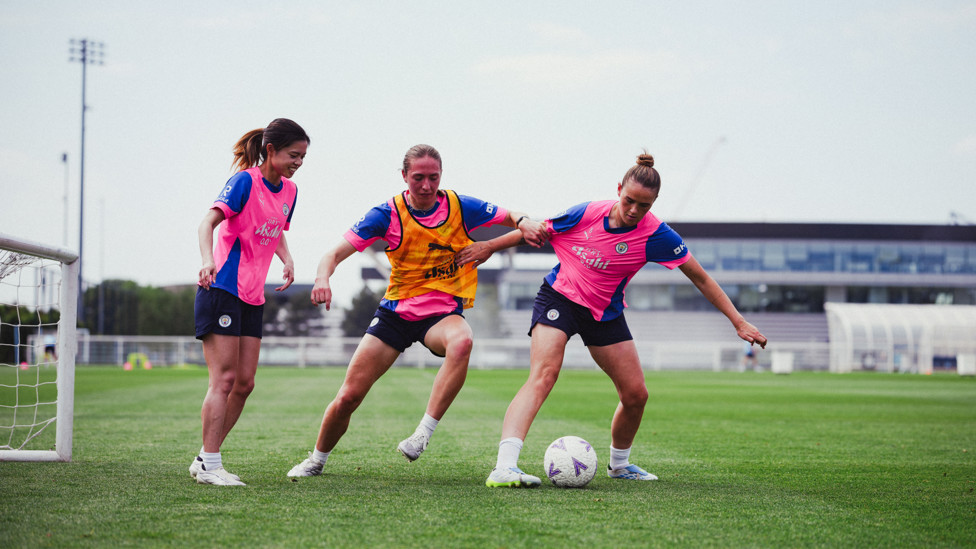 BATTLE  : Grace Clinton shields the ball from Naomi Layzell.