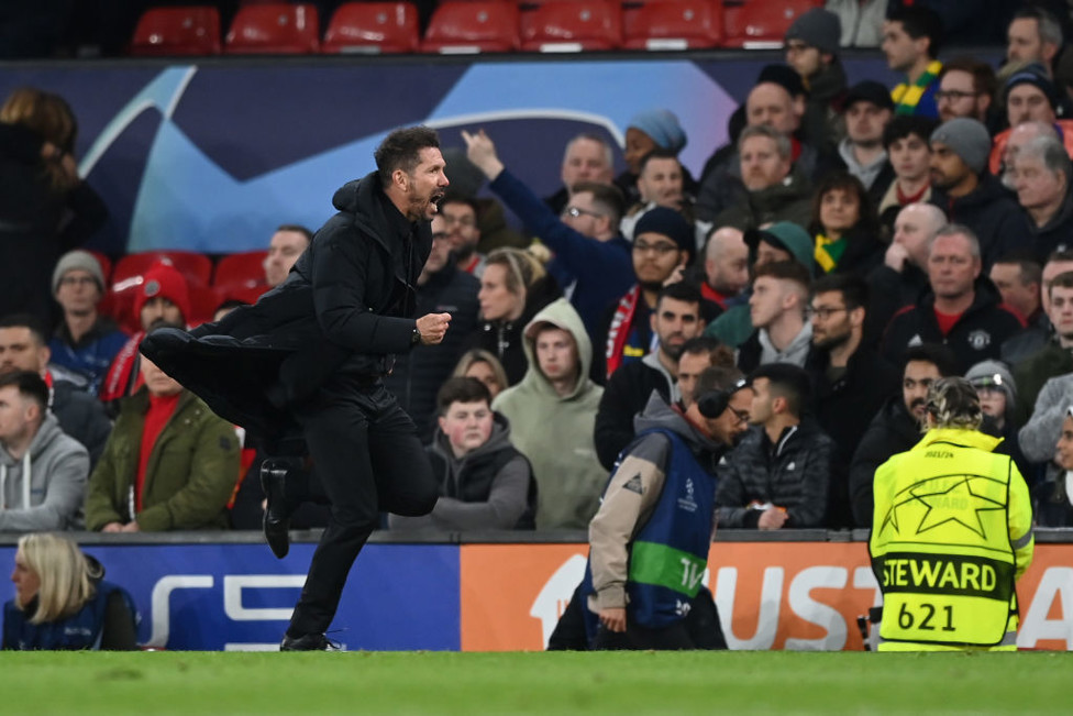 Simeone celebra el pase del Atlético de Madrid en Old Trafford.