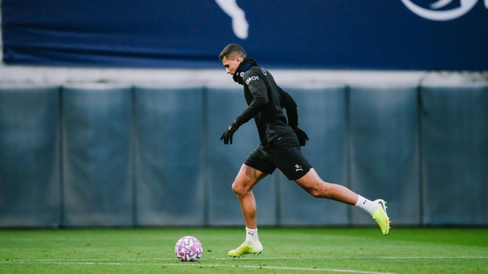 MIDFIELD MAESTRO  : Rodri drives with the ball. 