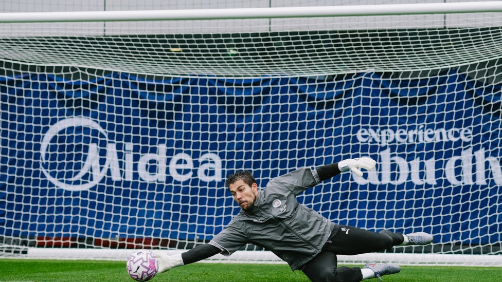 QUICK REACTIONS : Stefan Ortega Moreno is equal to a low effort