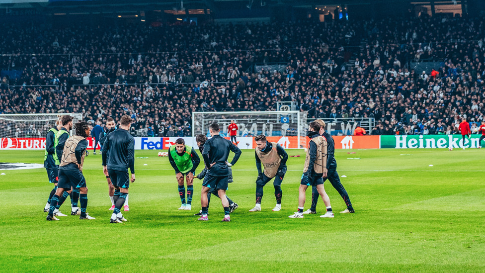 GET LOOSE : The players go through their pre-match stretches.