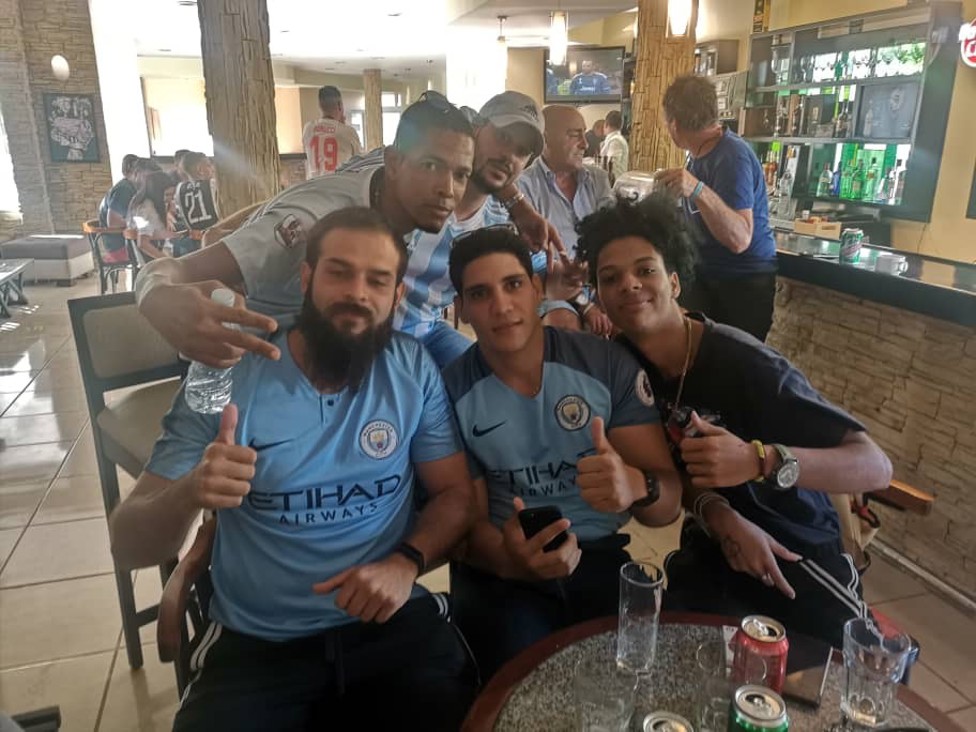 FAMILIA. : Compartiendo un partido del City con la familia celeste.