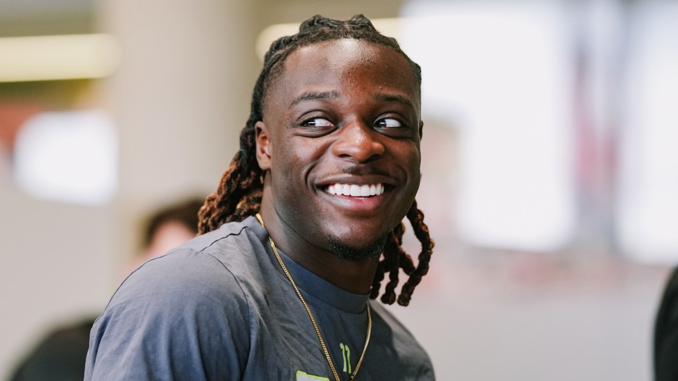 ALL SMILES : Jeremy Doku is enjoying the vibes of Monday's recovery session. 