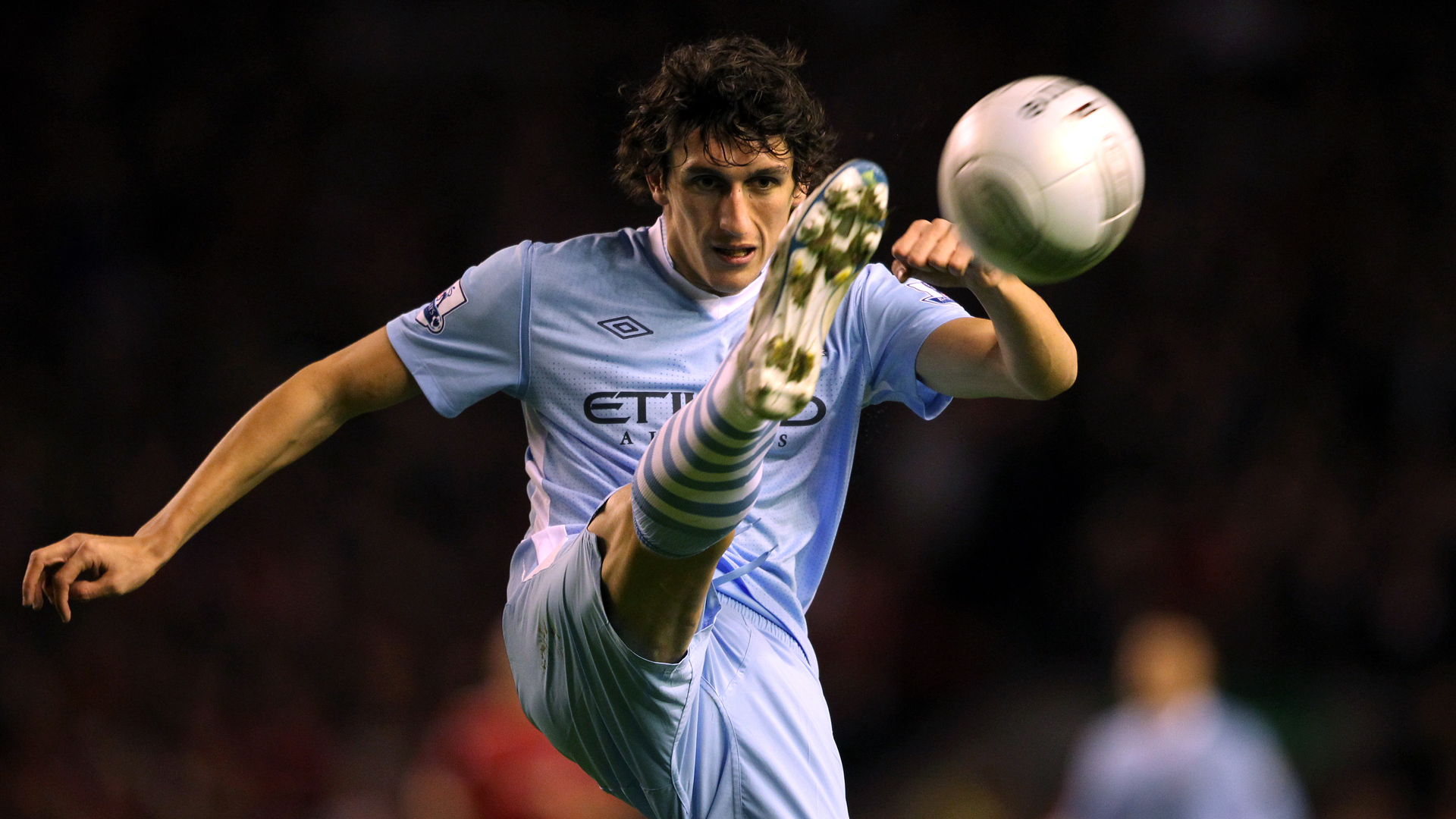 Stefan Savić em ação pelo City