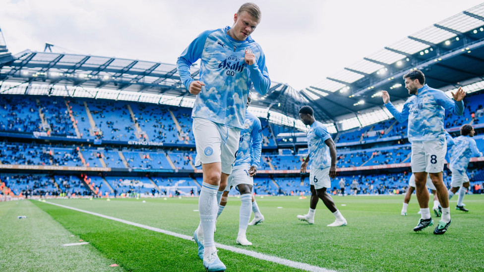 GET LOOSE : Haaland and co go through their pre-match warm up routine.