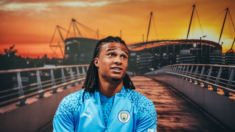 DE VOLTA AO AZUL  : Nathan Ake retornou ao CFA depois dos jogos pela Holanda.
