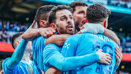 GROUP HUG: Squad goals!