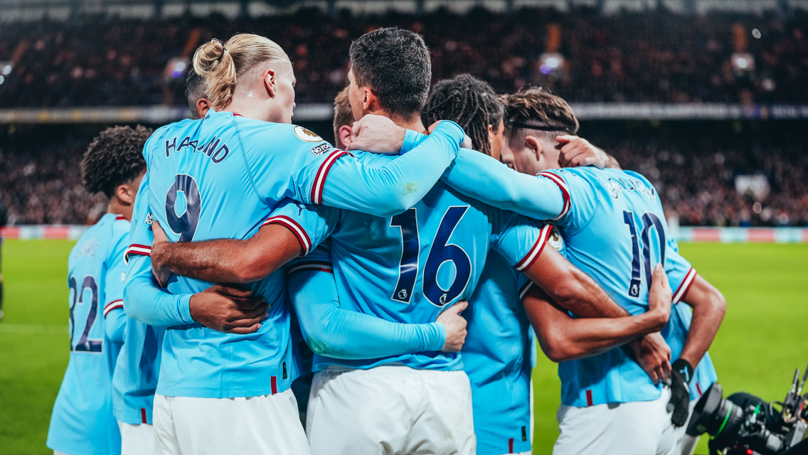GROUP HUG: Squad goals!