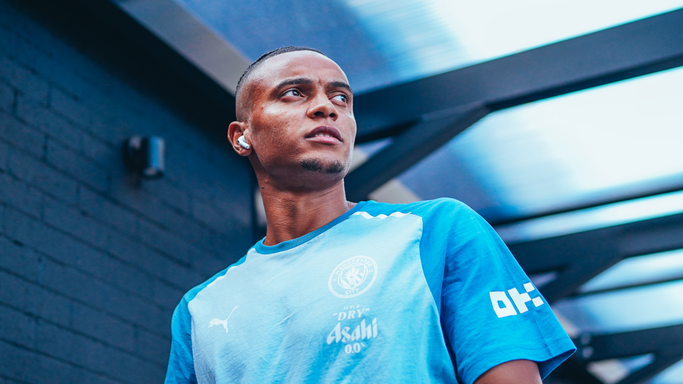 AKANJI ARRIVES : Into the stadium.
