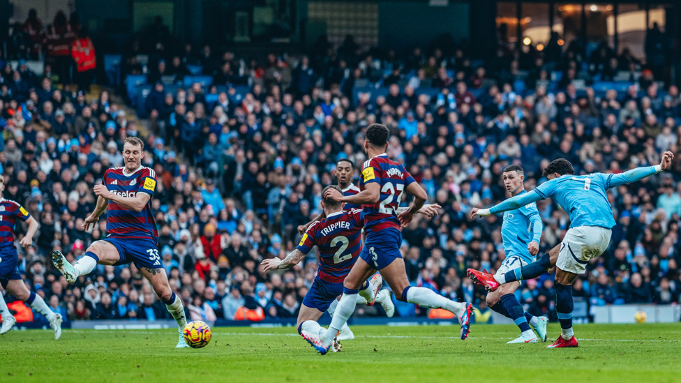 DOUBLE TROUBLE : Marmoush makes it two!