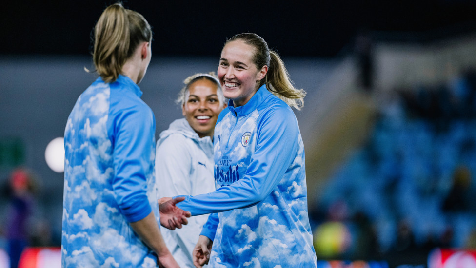 Smiles for the UWCL : Sydney Lohmann in good spirits ahead of kick-off