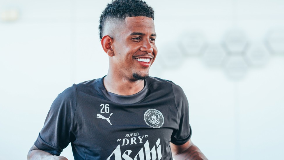WING WIZARD : All smiles from Savinho