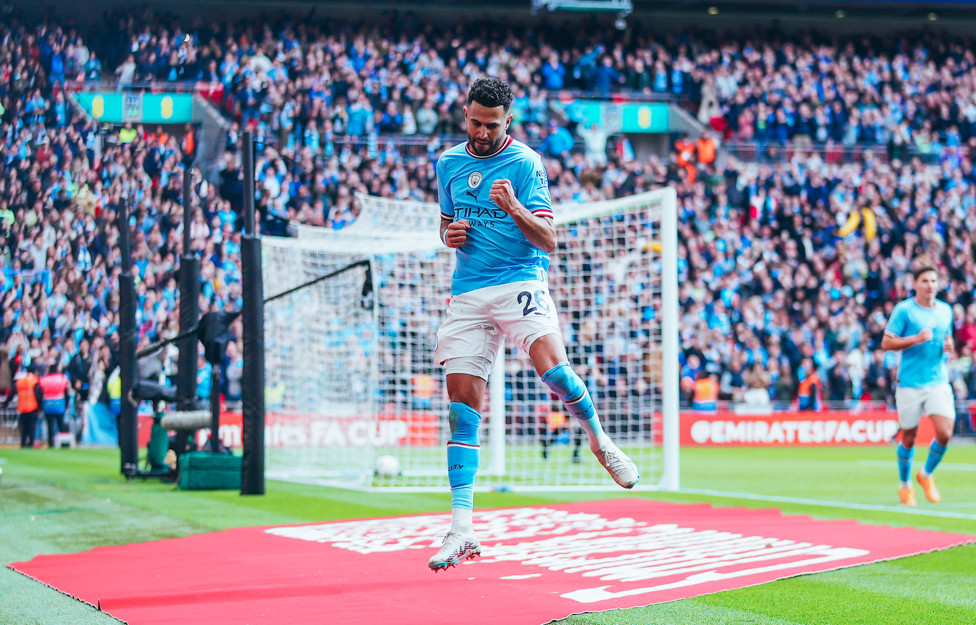 Hat-trick de Mahrez em Wembley. 