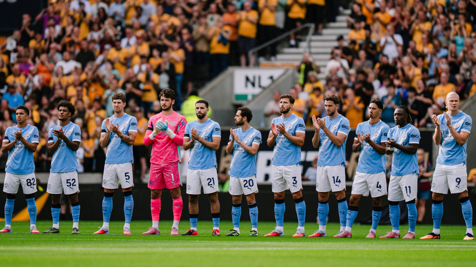 TOUCHING TRIBUTE : A minute of applause for Diogo Jota following his sad passing in the summer.