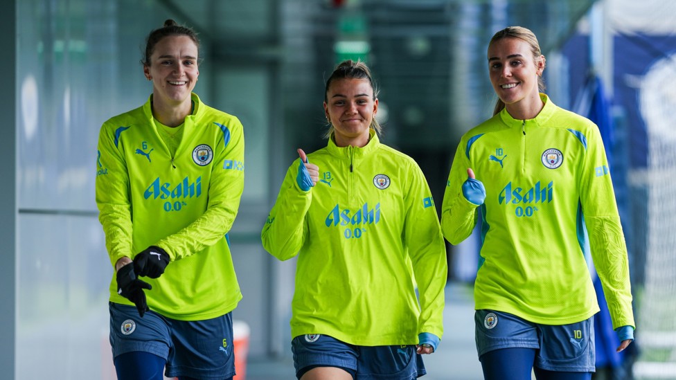 ON THEIR WAY : Vivianne Miedema, Laura Wienroither and Jill Roord make their way to the pitches