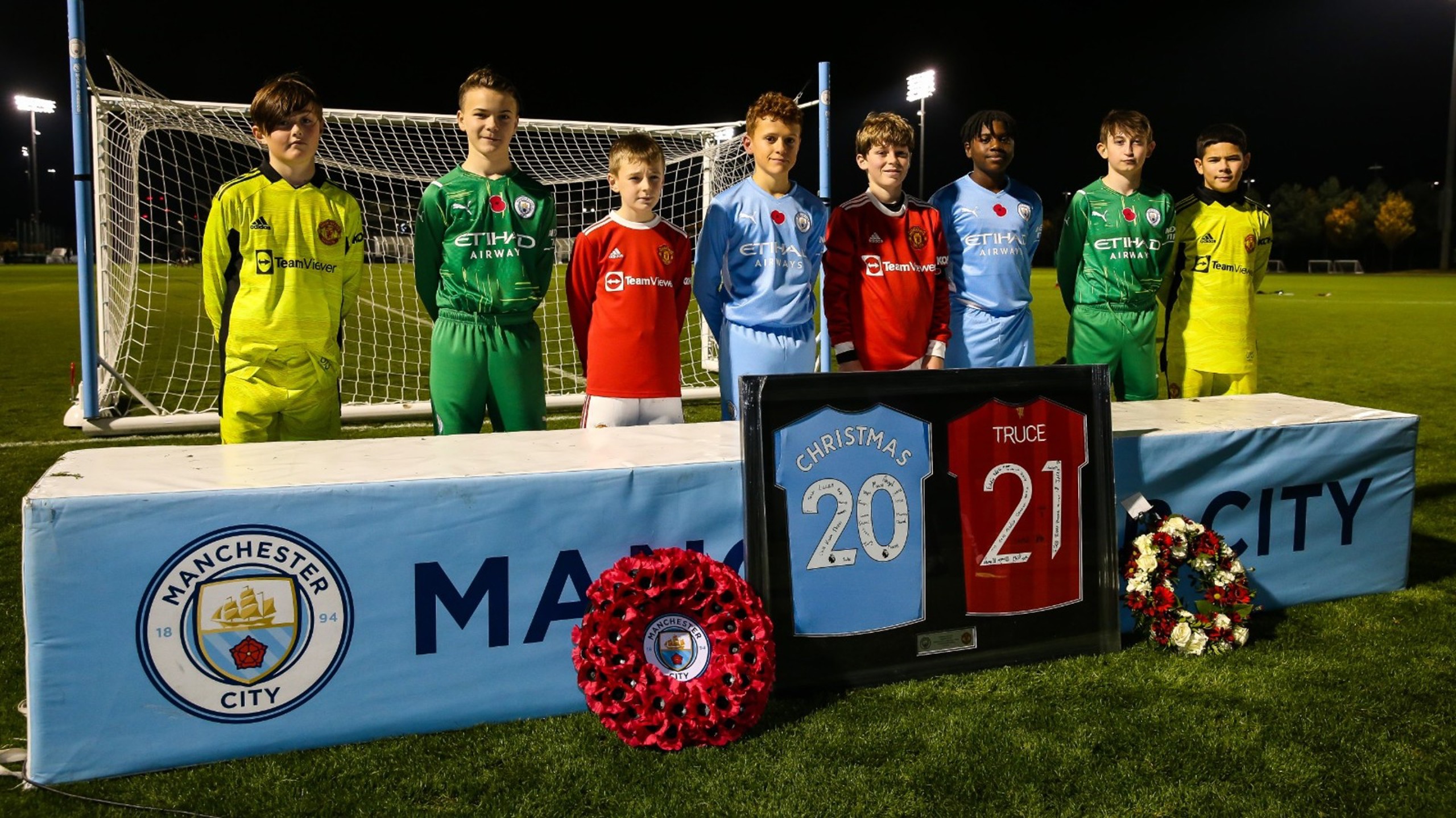 Academy teams pay tributes of Remembrance
