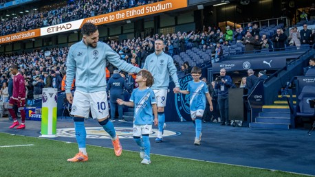 Cityzens Christmas Surprise: A Magical Matchday for James and Joseph