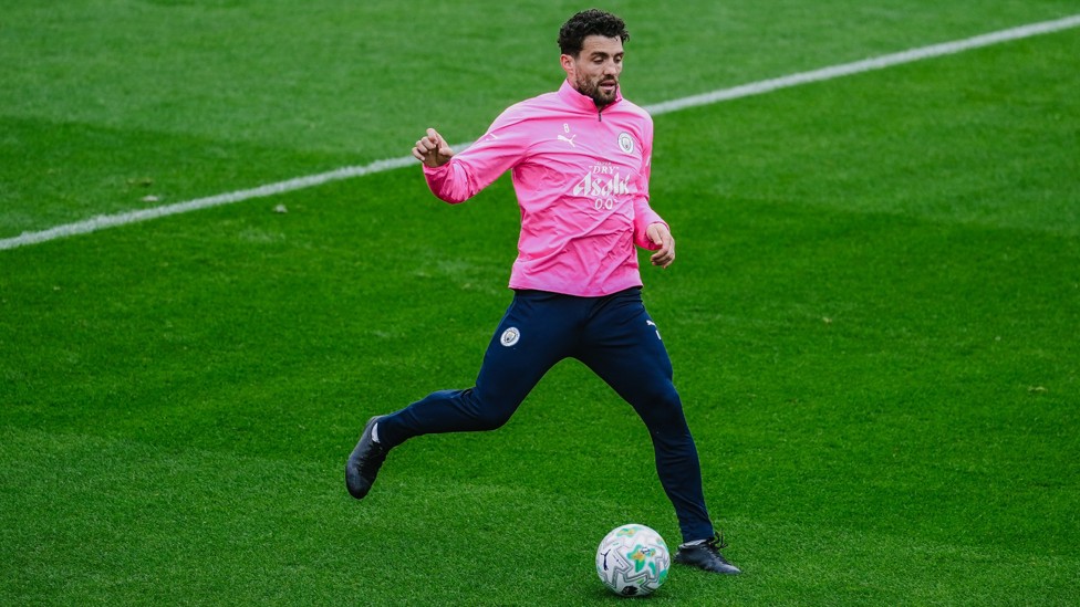 ON THE RUN : Mateo Kovacic in control