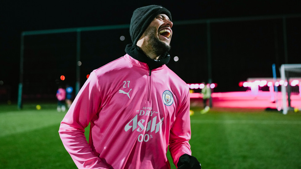 POSITIVITY  : Matheus Nunes laughs with the group.