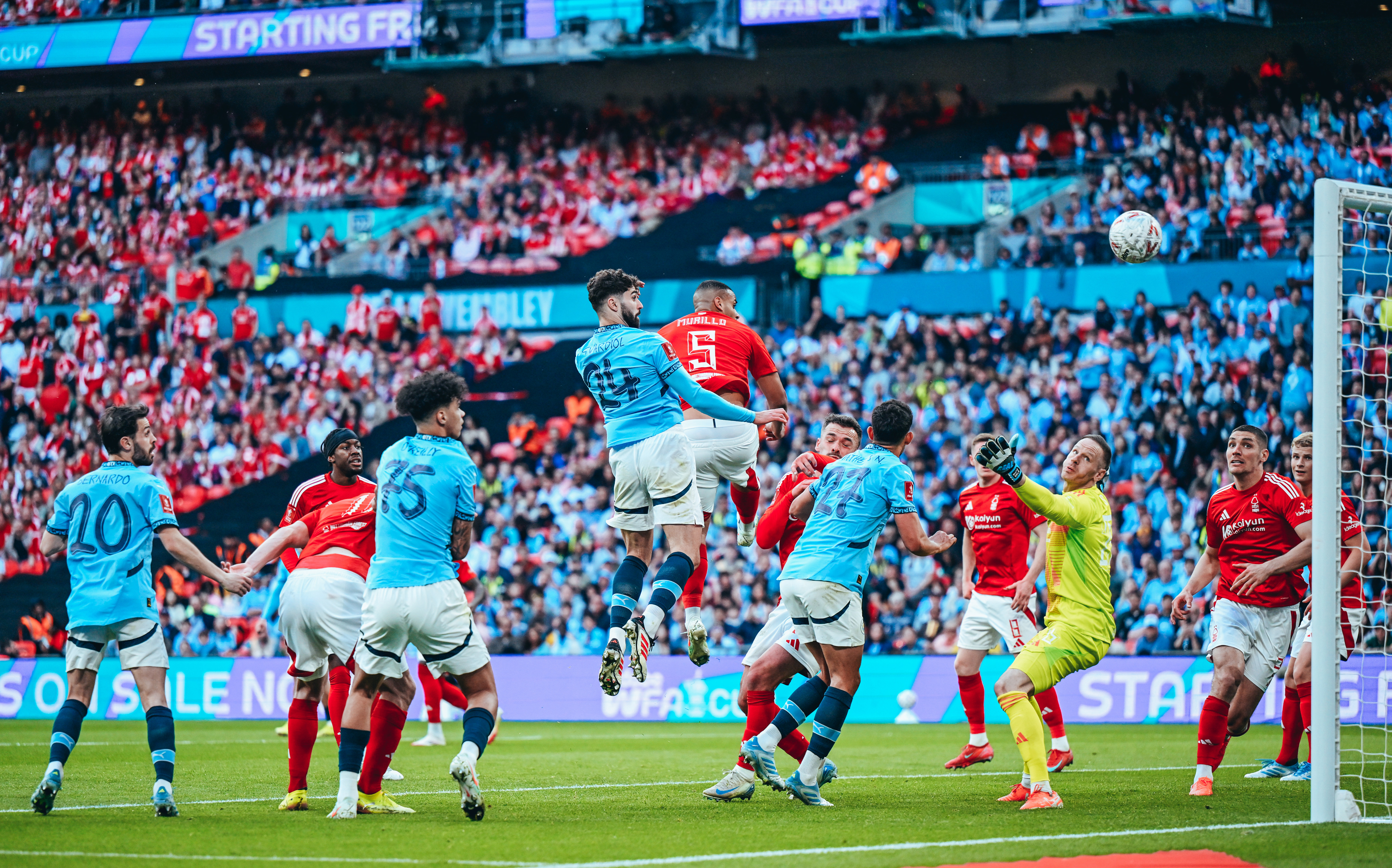 Gvardiol subiu com estilo para marcar o segundo do City em Wembley! 