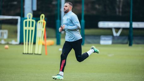 Latihan: Walker Kembali Saat City Bersiap Mengunjungi Arsenal