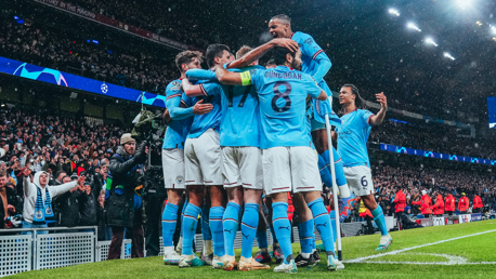 GROUP HUG: Squad goals!