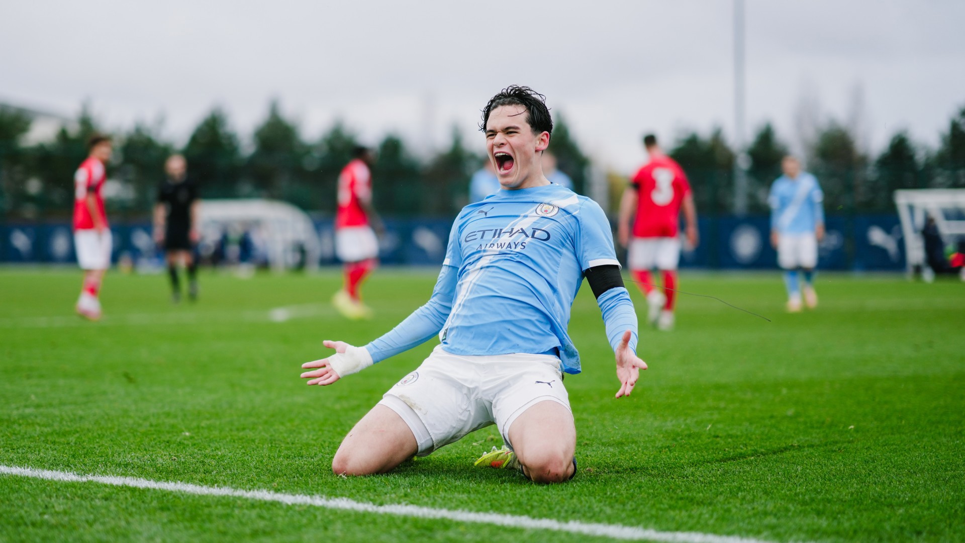 PICTURE PERFECT : Teddie Lamb celebrates towards our photographer.