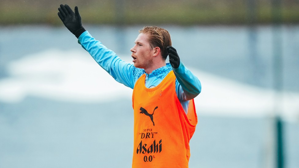 HANDS UP : Kevin De Bruyne stepping up