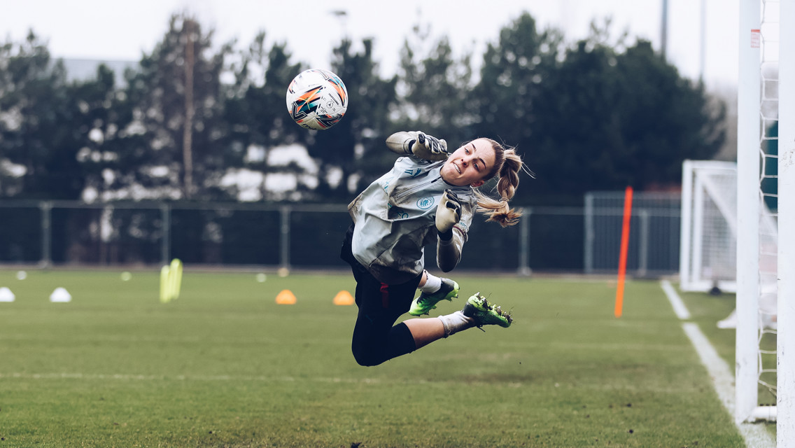 Gallery: Ellie Roebuck back in training!