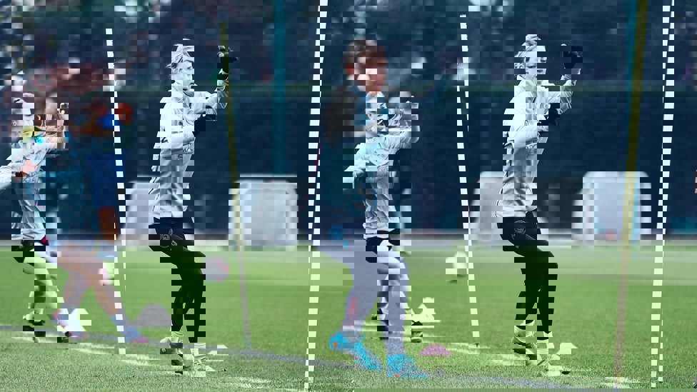 AGILITY : Alanna Kennedy and Jess Park with a quick change of direction