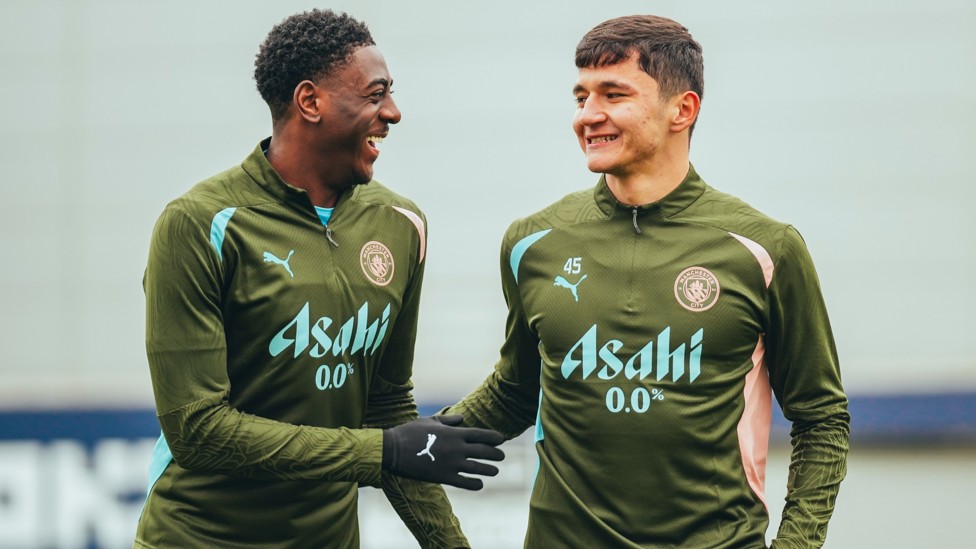 TEAMING UP : Divin Mubama and Khusanov 