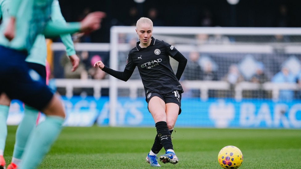 MIDFIELD MAESTRO : Laura Blindkilde Brown switches the play