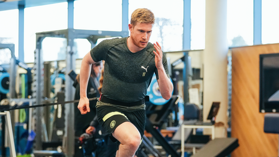 GUESS WHO'S BACK : Kevin De Bruyne putting in the work on his return to full training