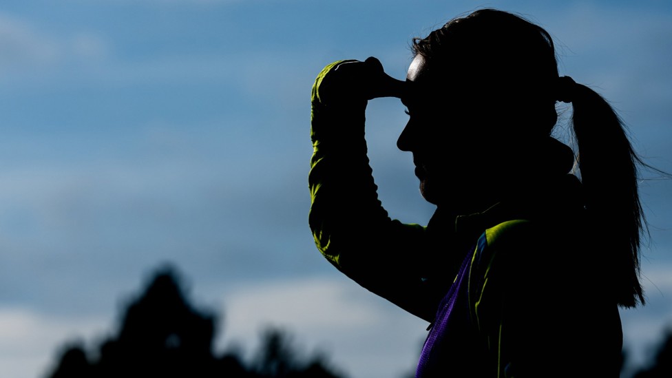 LOOK OUT : Jill Roord in silhouette