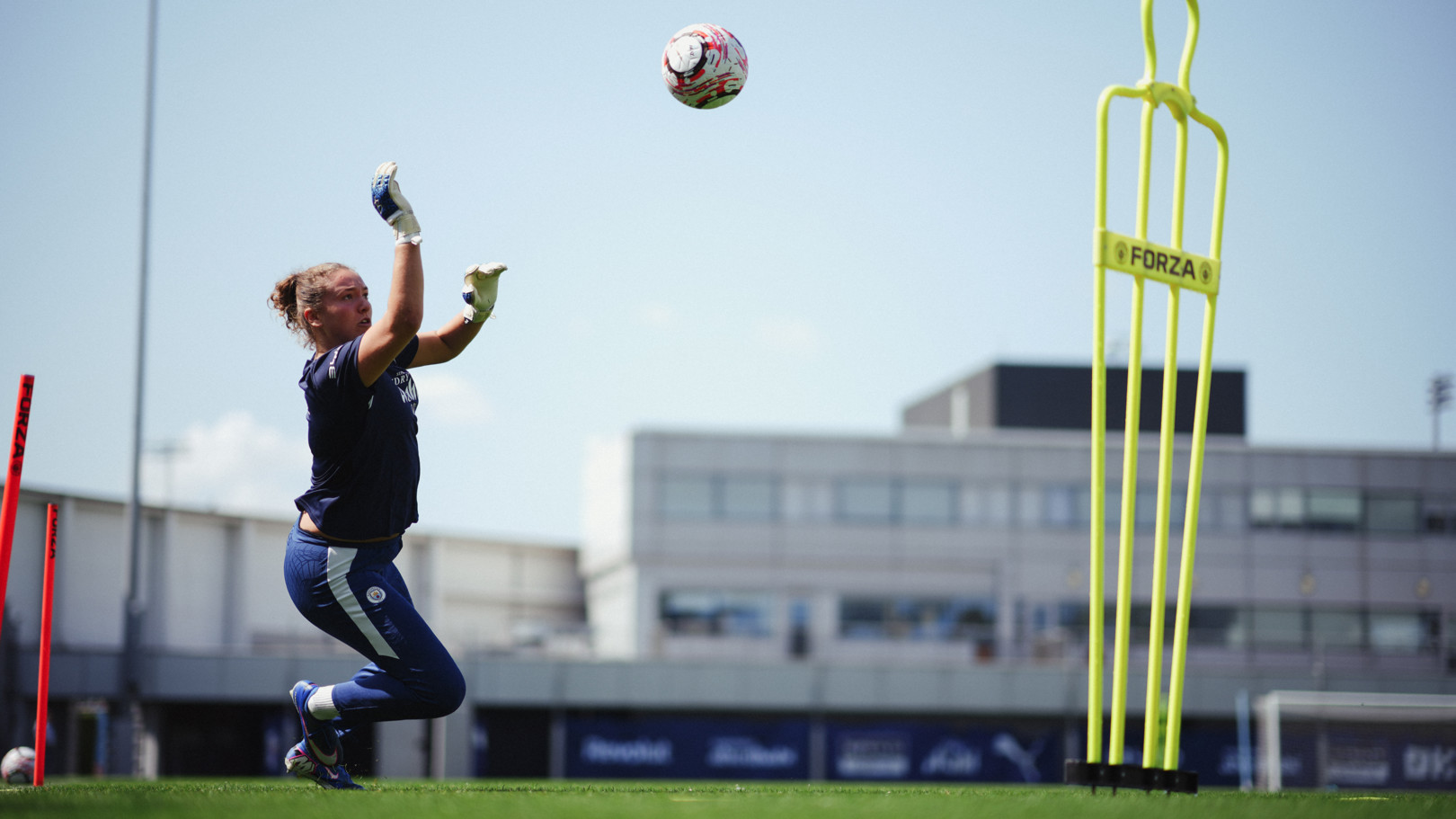 Annets joins Hibs on loan 