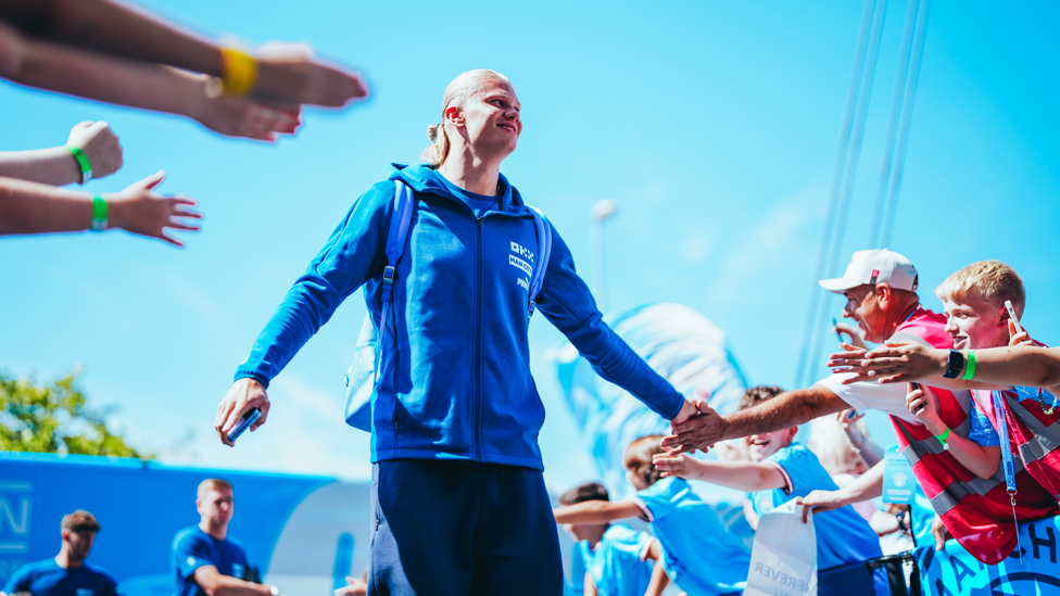 ERLING AT THE ETIHAD : A first home start for Haaland!