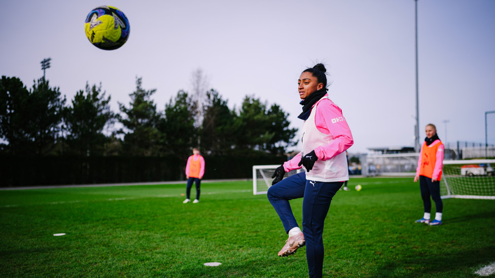 JOGA BONITO  : Kerolin has the ball under her spell. 