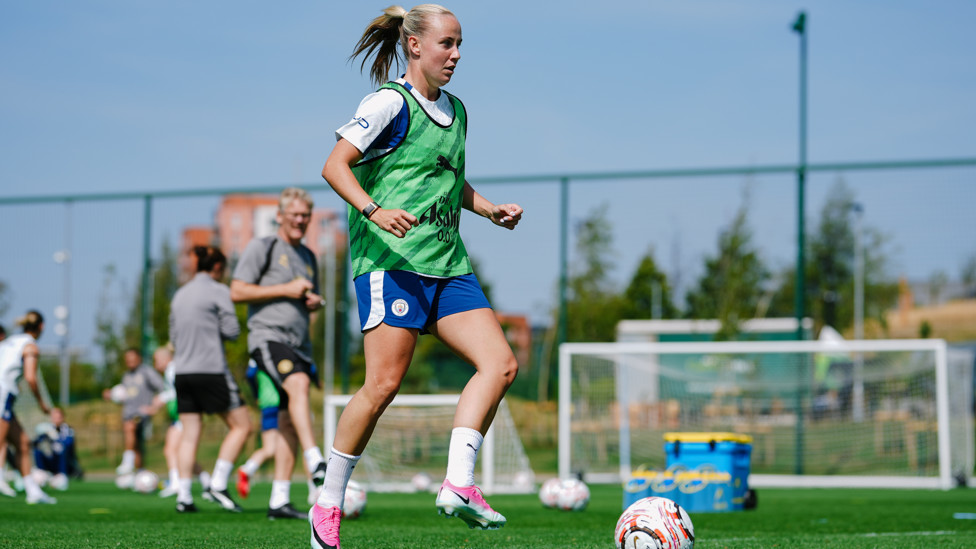 LIONESS  : Beth Mead putting in the work.