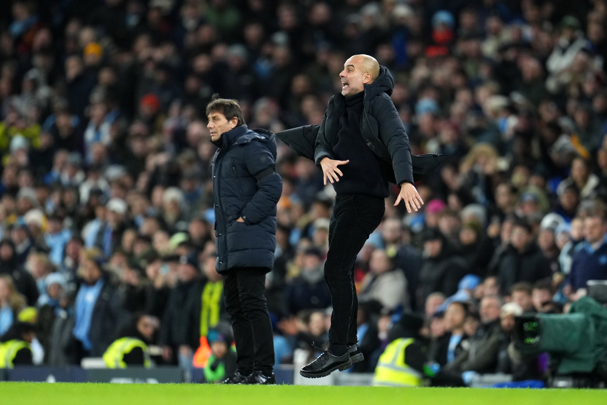 EQUILÍBRIO  : Pep tem três vitórias e três derrotas enfrentando Antonio Conte na Premier League.