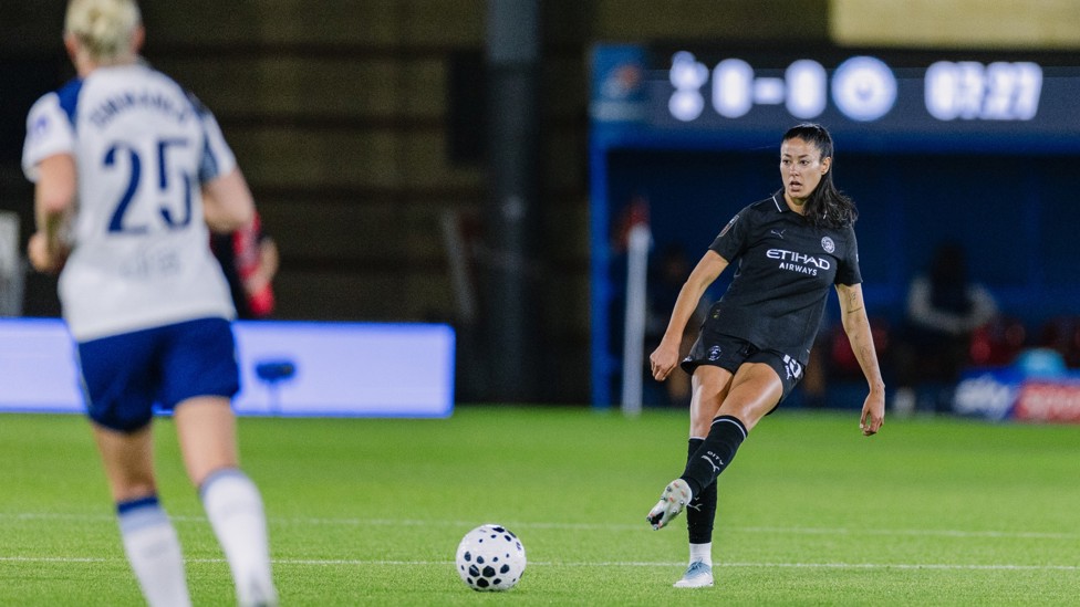 FLYING FULL-BACK : Leila Ouahabi switches the play