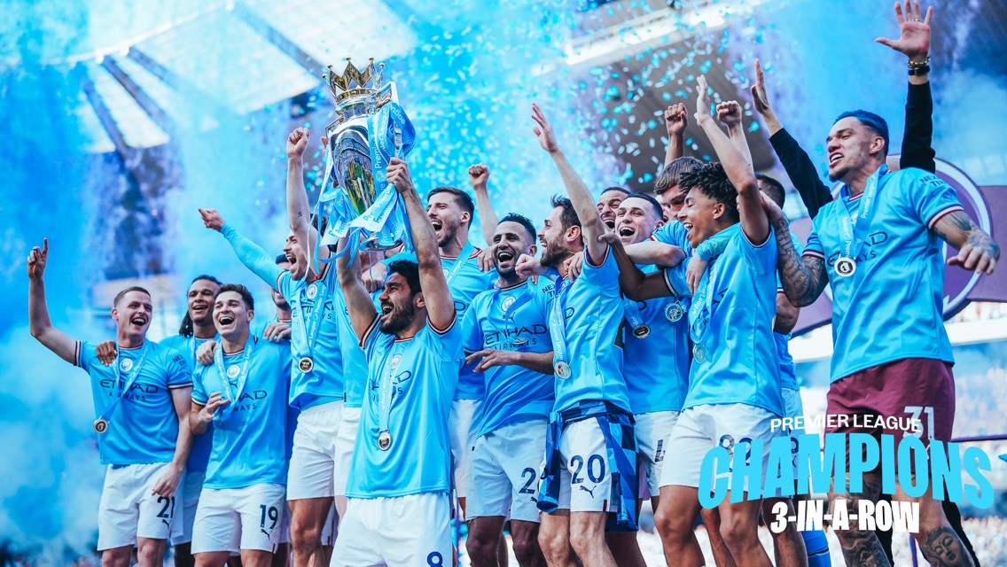 Assista ao momento em que o City levantou o troféu da Premier League!