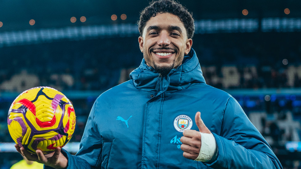 THUMBS UP : Match ball for Marmoush!